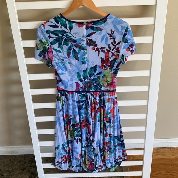 Maggy London Pleated Fit & Flare Floral Dress Size 2 - Picture 4 of 13